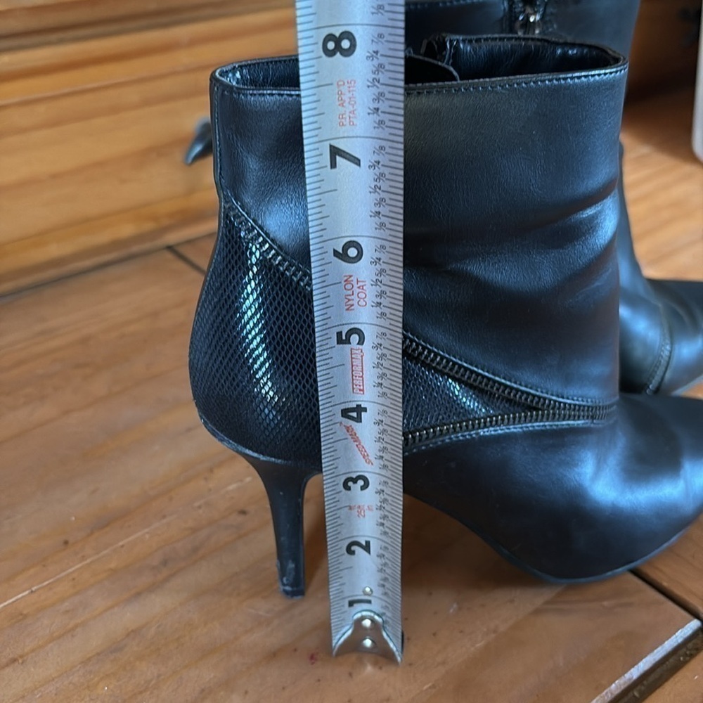 Kelly and Katie Black heeled ankle moto boots zipper accent stiletto size 6.5 - Picture 8 of 15